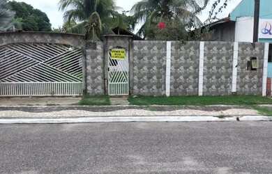 Imagem: A casa possui 4 Dormitórios, 5 Banheiros e está localizado