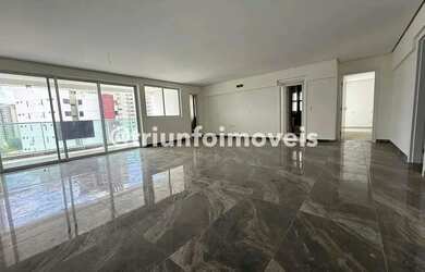 Imagem: O apartamento possui 2 Dormitórios, 1 Banheiro, 2 Vagas na