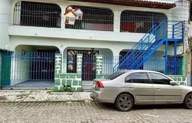 Imagem: A casa possui 4 Dormitórios, 3 Banheiros, 3 Vagas na garagem