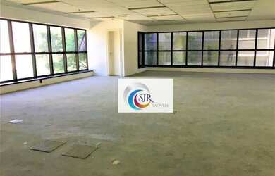 Imagem: O depósito possui 4 Vagas na garagem, 240m² de Área, Imóvel