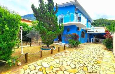 Imagem: A casa possui 5 Dormitórios, 4 Banheiros, 300m² de Área