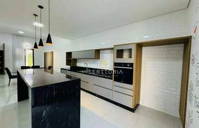 Imagem: A casa em condomínio possui 3 Dormitórios, 2 Banheiros, 4