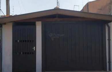 Imagem: A casa possui 3 Dormitórios, 1 Banheiro, 1 Vaga na garagem