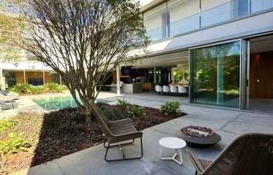 Imagem: A casa em condomínio possui 5 Dormitórios, 5 Banheiros, 5