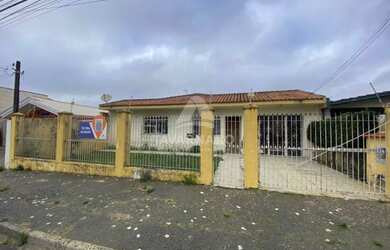 Imagem: A casa possui 3 Dormitórios, 2 Banheiros, 1 Vaga na garagem