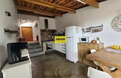 Imagem: A casa possui 2 Dormitórios, 2 Banheiros, 3 Vagas na garagem