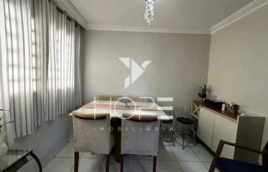 Imagem: A casa possui 2 Dormitórios, 1 Banheiro, 3 Vagas na garagem