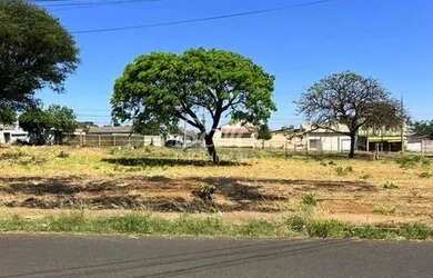 Imagem: O terreno possui 300m² de Área e está localizado em Santa
