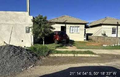 Imagem: A casa possui 2 Dormitórios, 1 Banheiro, 160m² de Área e