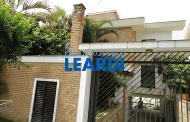 Imagem: A casa possui 5 Dormitórios, 5 Banheiros, 5 Vagas na garagem