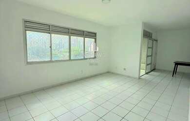 Imagem: O apartamento possui 4 Dormitórios, 2 Banheiros, 2 Vagas na