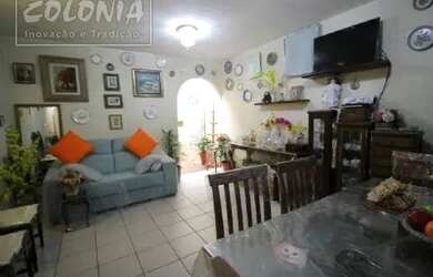 Imagem: A casa possui 3 Dormitórios, 2 Banheiros, 1 Vaga na garagem