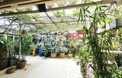 Imagem: A casa possui 3 Dormitórios, 1 Banheiro, 2 Vagas na garagem