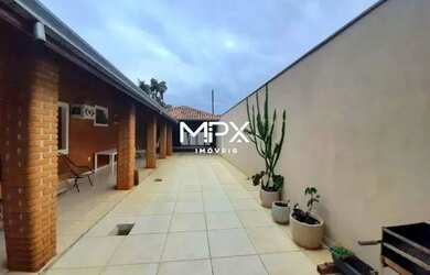 Imagem: A casa possui 3 Dormitórios, 3 Banheiros, 3 Vagas na garagem