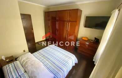 Imagem: A casa possui 4 Dormitórios, 2 Banheiros, 3 Vagas na garagem