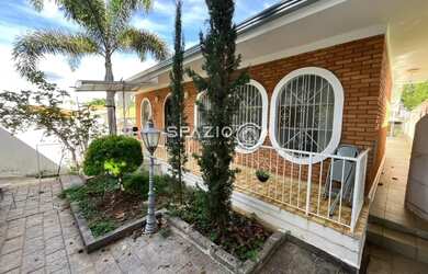 Imagem: A casa possui 4 Dormitórios, 5 Banheiros, 2 Vagas na garagem