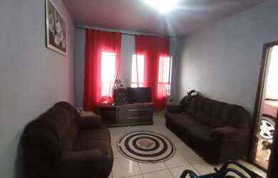 Imagem: A casa possui 2 Dormitórios, 1 Banheiro, 2 Vagas na garagem