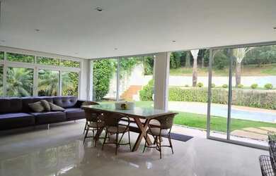 Imagem: A casa em condomínio possui 4 Dormitórios, 5 Banheiros, 5