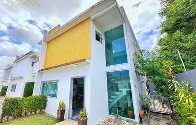 Imagem: A casa em condomínio possui 4 Dormitórios, 4 Banheiros, 2