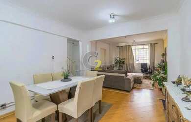 Imagem: A casa à venda possui 3 Dormitórios, 3 Banheiros, 2 Vagas