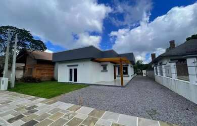 Imagem: A casa possui 3 Dormitórios, 3 Banheiros, 2 Vagas na garagem