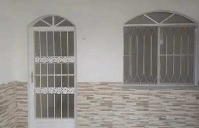 Imagem: A casa possui 3 Dormitórios, 2 Banheiros, 1 Vaga na garagem