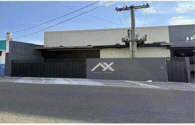 Imagem: O depósito possui 3 Vagas na garagem e 530m² de Área e está