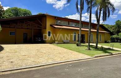 Imagem: A casa em condomínio possui 5 Dormitórios, 5 Banheiros, 5