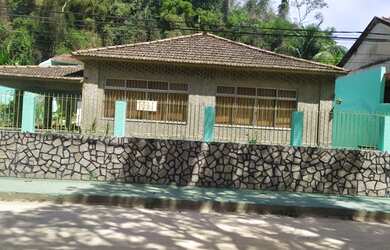 Imagem: A casa possui 5 Dormitórios, 5 Banheiros, 1.500m² de Área