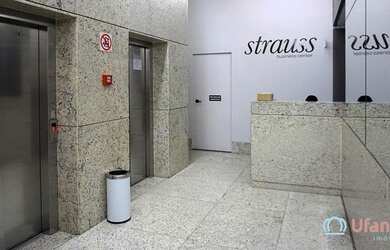 Imagem: O depósito possui 4 Vagas na garagem e 404m² de Área e está