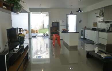 Imagem: A casa possui 3 Dormitórios, 4 Banheiros, 235m² de Área e