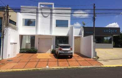 Imagem: O depósito possui 4 Vagas na garagem, 360m² de Área e está