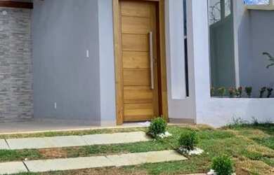 Imagem: A casa possui 3 Dormitórios, 1 Banheiro, 2 Vagas na garagem