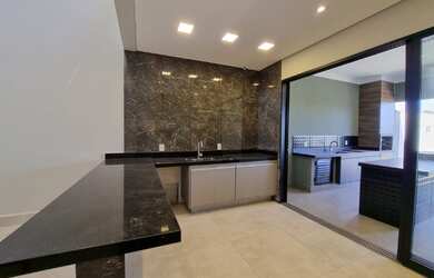 Imagem: A casa em condomínio possui 3 Dormitórios, 5 Banheiros, 4