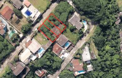 Imagem: O terreno possui 851m² de Área e está localizado em Enseada