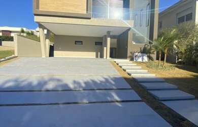 Imagem: A casa em condomínio possui 4 Dormitórios, 5 Banheiros, 4