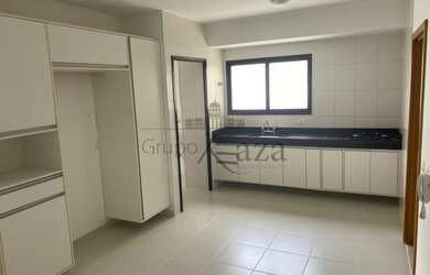 Imagem: O apartamento possui 4 Dormitórios, 5 Banheiros, 2 Vagas na