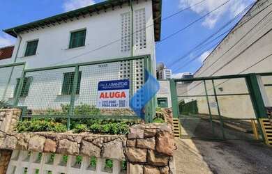 Imagem: A casa possui 3 Dormitórios, 3 Banheiros, 5 Vagas na garagem