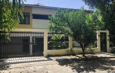 Imagem: A casa em condomínio possui 4 Dormitórios, 5 Banheiros, 4