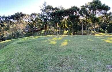 Imagem: O terreno possui 800m² de Área e está localizado em Gramado