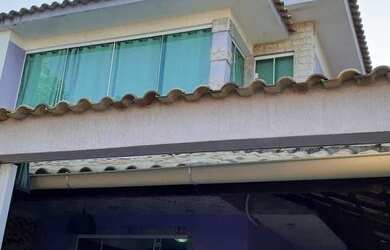 Imagem: A casa possui 4 Dormitórios, 1 Banheiro, 2 Vagas na garagem