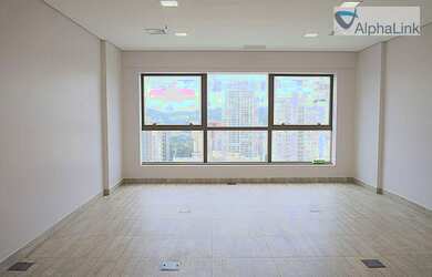 Imagem: O depósito possui 1 Vaga na garagem e 44m² de Área e está