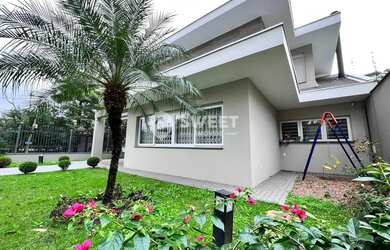 Imagem 2: Casa Alto Padrão. Piscina, Churrasqueira, Imóvel mobiliadoeAr-condicionado