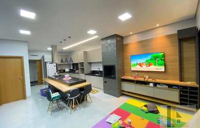 Imagem: A casa em condomínio possui 4 Dormitórios, 5 Banheiros, 2