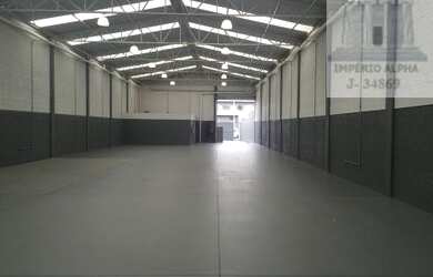 Imagem: O depósito possui 2 Vagas na garagem, 600m² de Área e está