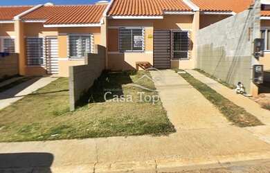 Imagem: A casa possui 2 Dormitórios, 1 Banheiro, 1 Vaga na garagem