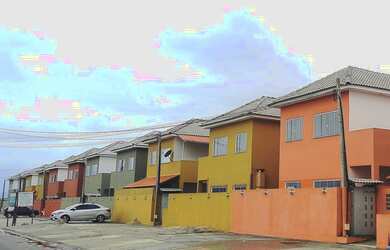 Imagem: A casa possui 3 Dormitórios, 1 Banheiro, 1 Vaga na garagem