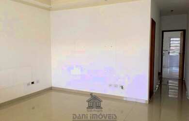 Imagem: A casa possui 3 Dormitórios, 3 Banheiros, 2 Vagas na garagem