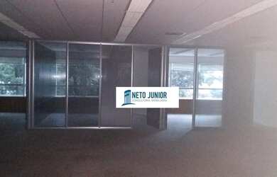 Imagem: O depósito possui 5 Vagas na garagem e 245m² de Área e está