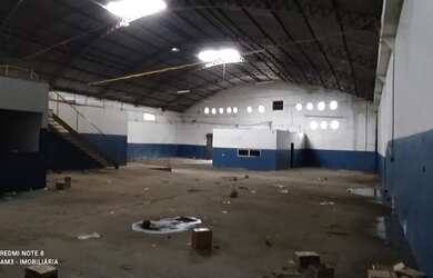 Imagem 4: Galpão comercial na Av. Pedro Freitas, 864 m², para lojas, depósitos e transportadoras!